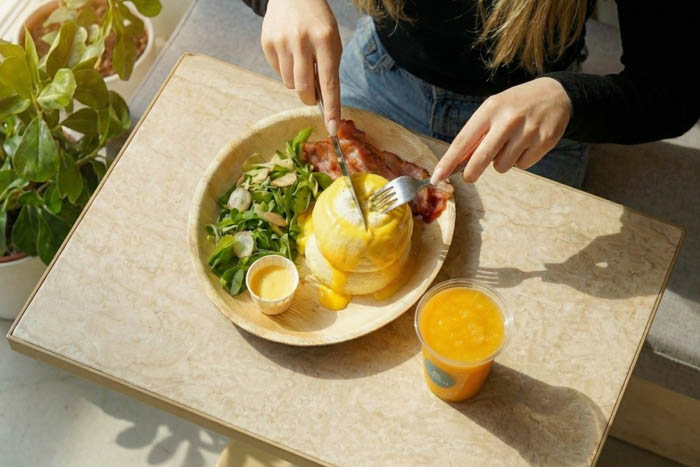 Panfuwa-fluffy-pancake-uova-bacon-contatti